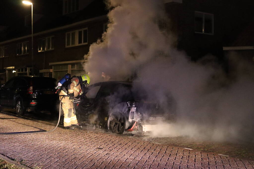 Electrische auto volledig is brand
