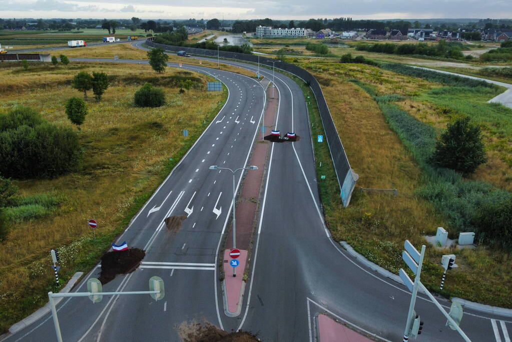 Boeren blokkeren meerdere opritten