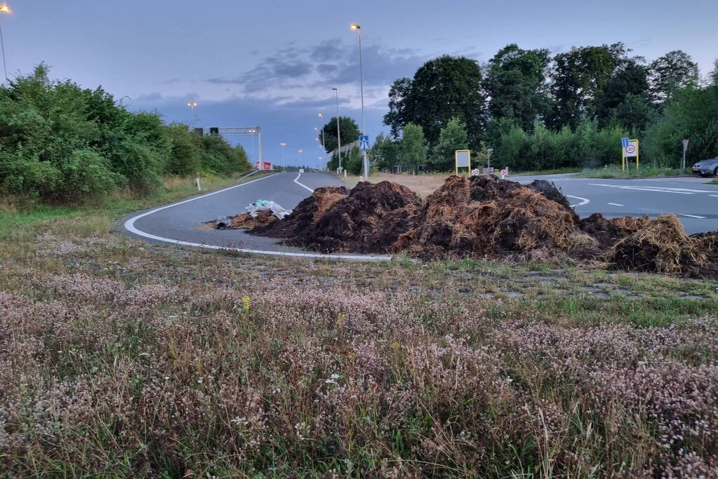 Lange files door dumping op snelwegen