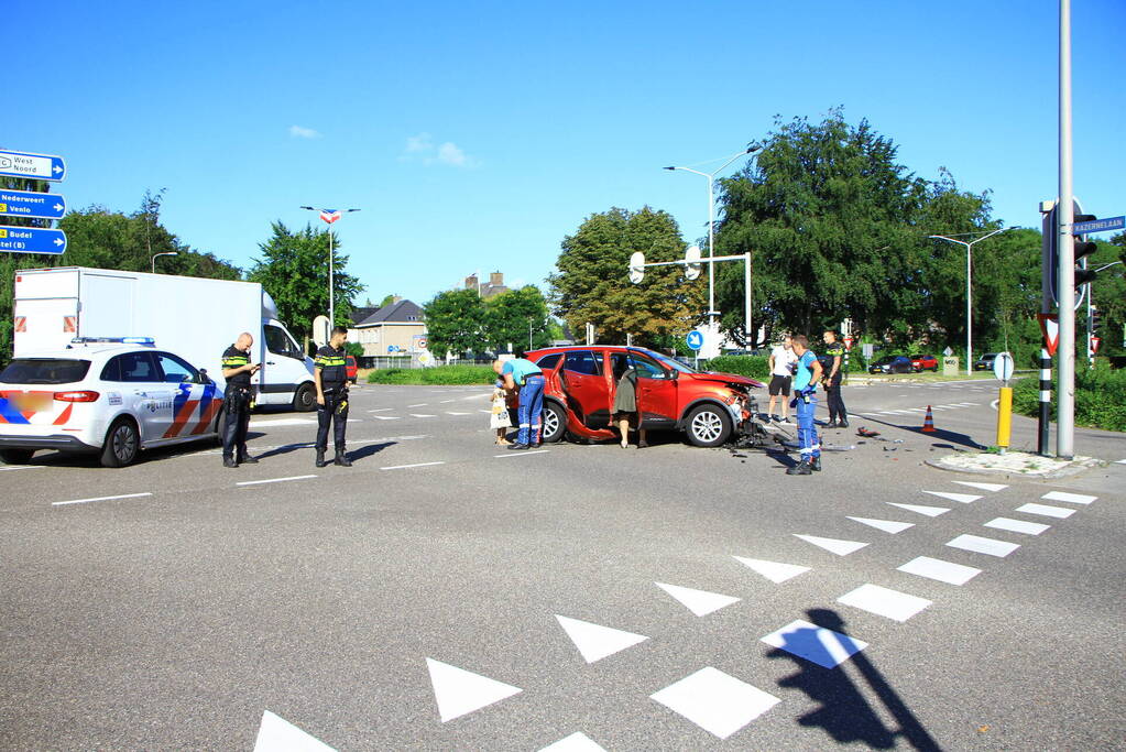 Flinke schade na botsing op kruispunt