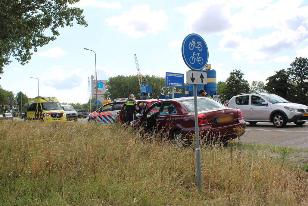 Twee auto's op elkaar gebotst