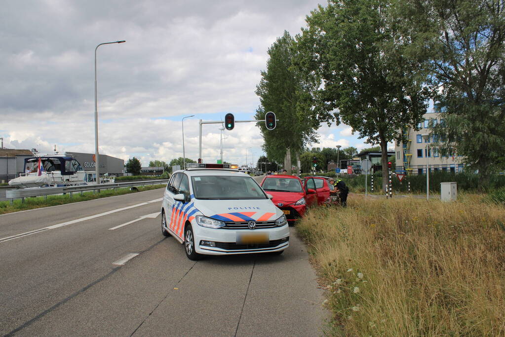 Twee auto's op elkaar gebotst