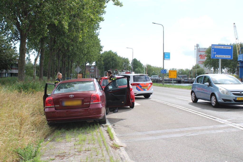 Twee auto's op elkaar gebotst