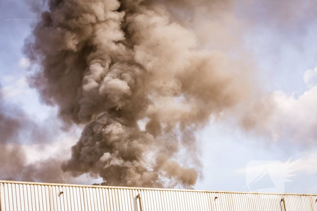 Zeer grote brand in bedrijfsverzamelgebouw