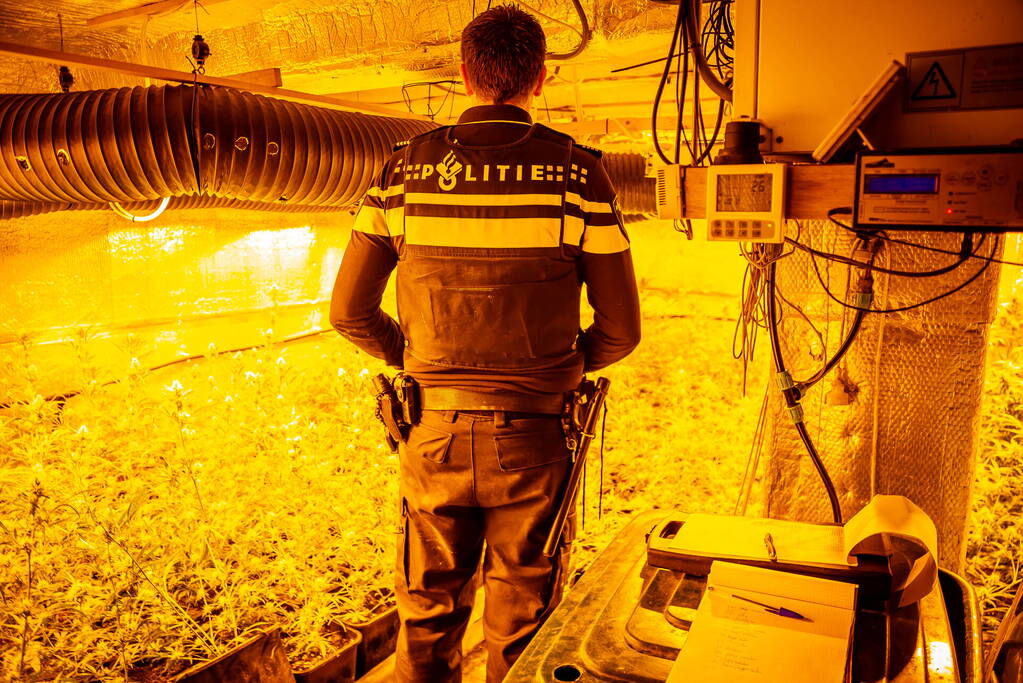 Hennepkwekerij ontdekt tijdens wateroverlast in flatgebouw