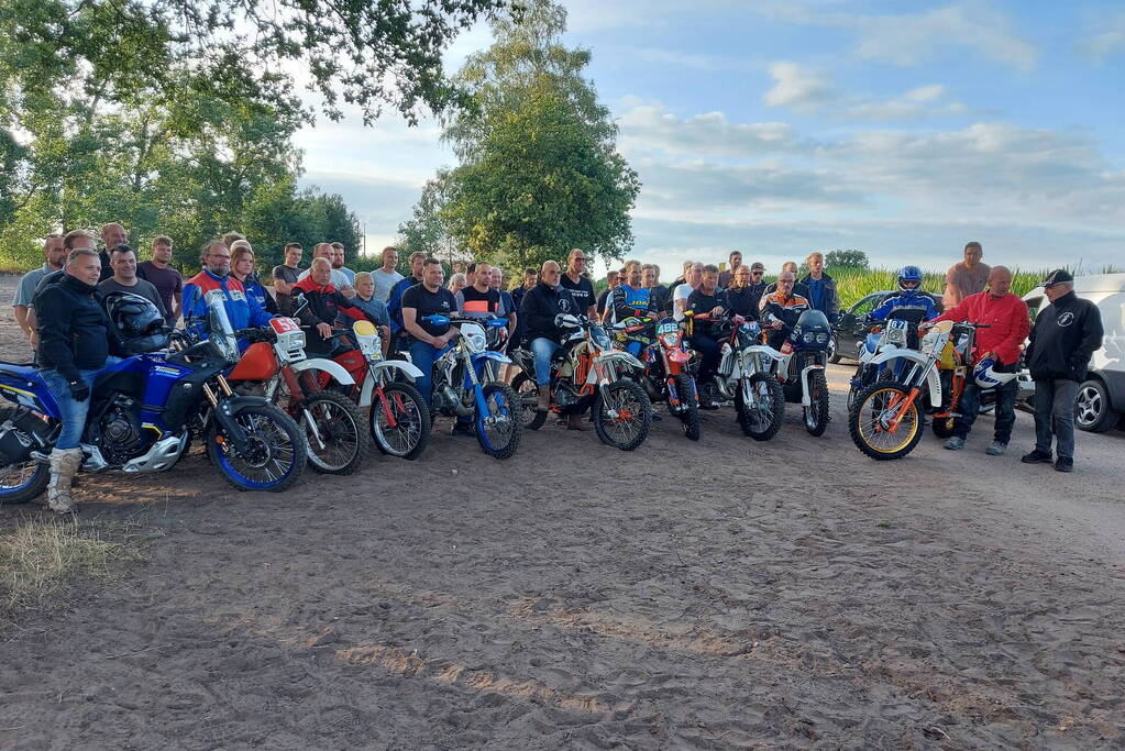 Protestactie tegen plat gooien crossbaan