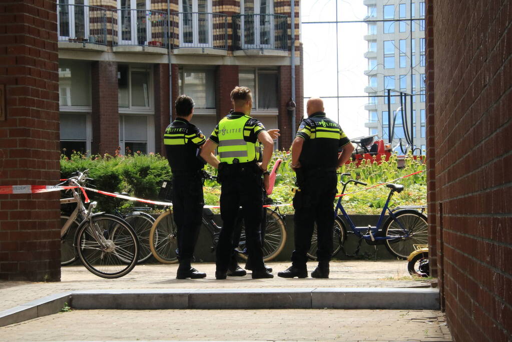 Enorme rookwolken bij brand in appartement