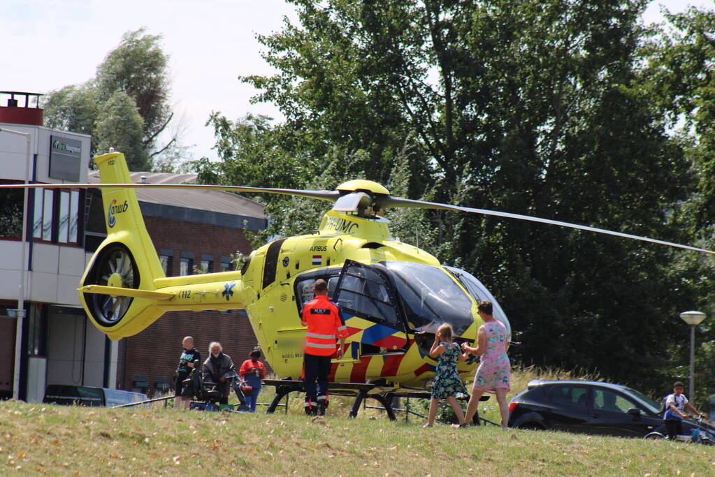 Automobilist rijdt in op voetganger