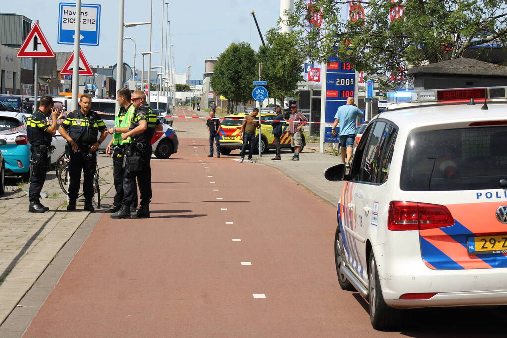 Automobilist rijdt in op voetganger