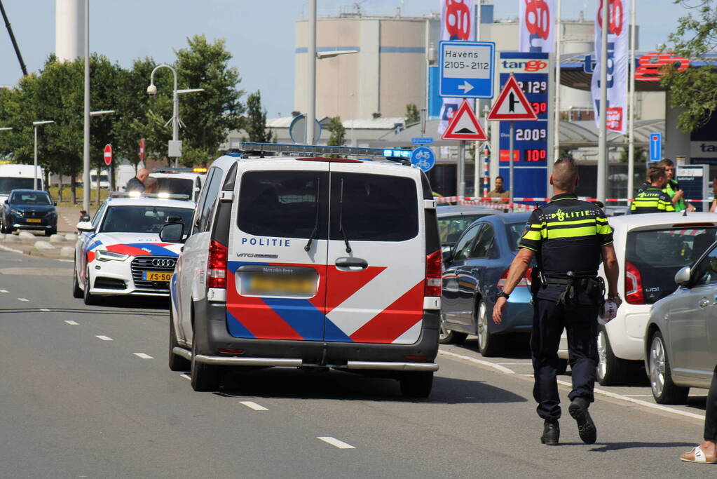 Automobilist rijdt in op voetganger