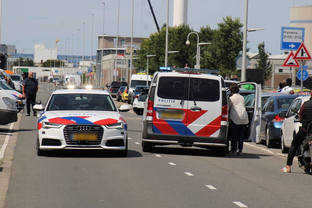 Automobilist rijdt in op voetganger