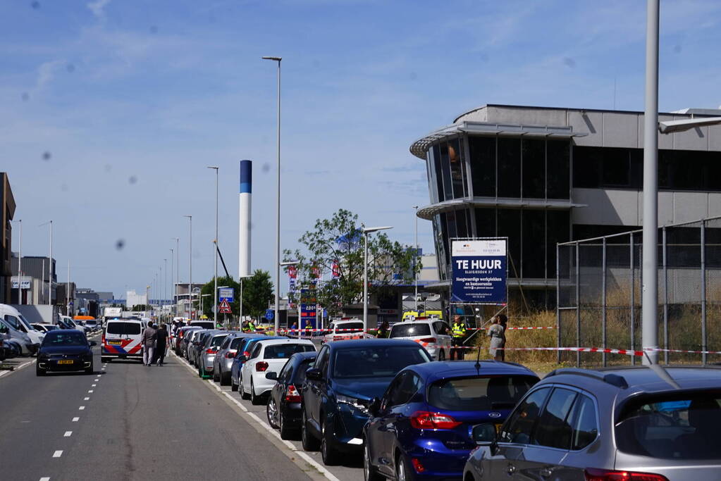 Automobilist rijdt in op voetganger