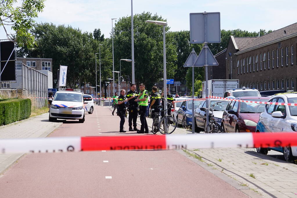 Automobilist rijdt in op voetganger