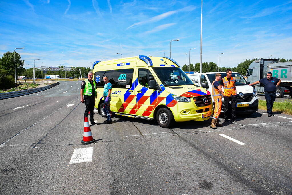 Twee personen gewond bij steekpartij op afrit snelweg