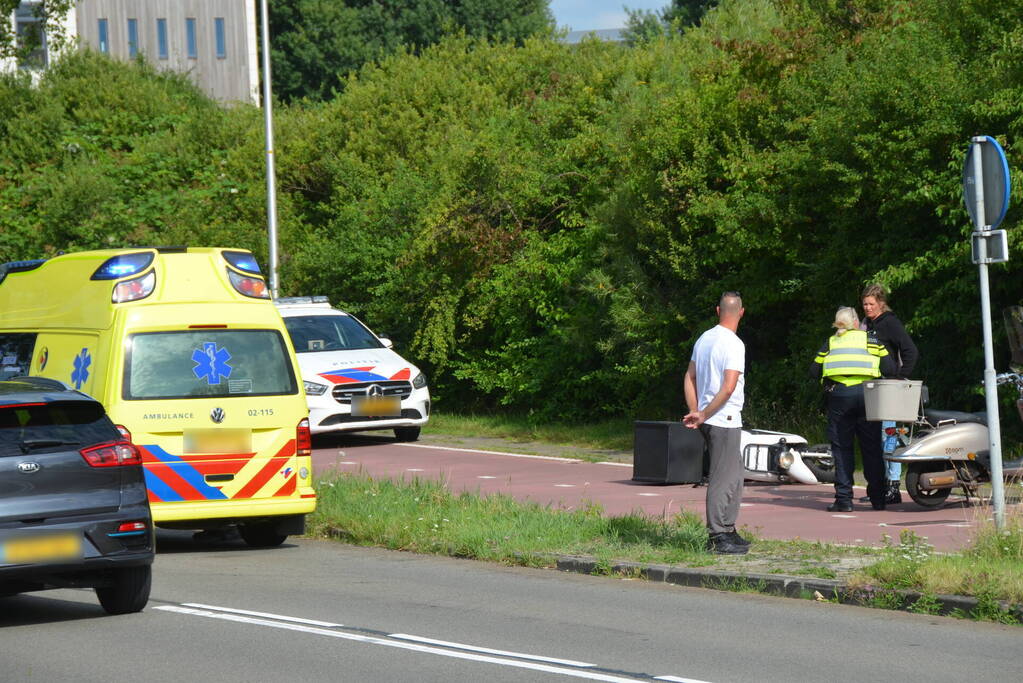 Scooterrijders in botsing op fietspad