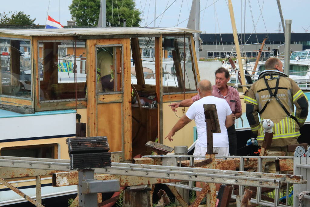 Brandweer voorkomt dat motorboot zinkt