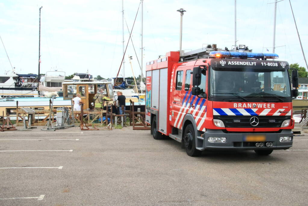 Brandweer voorkomt dat motorboot zinkt
