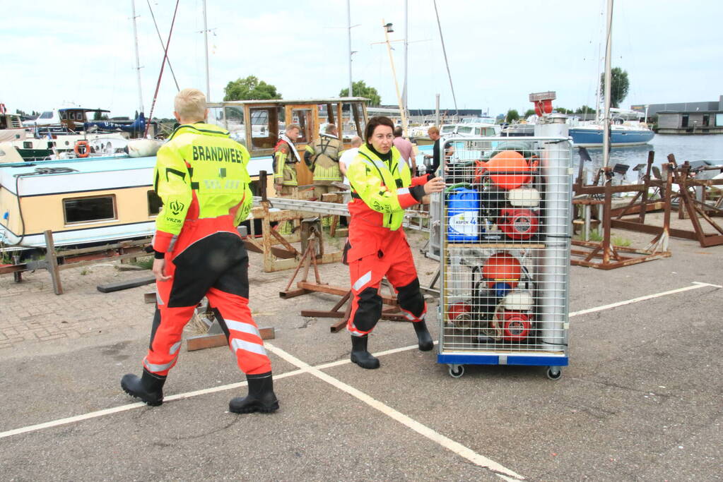 Brandweer voorkomt dat motorboot zinkt