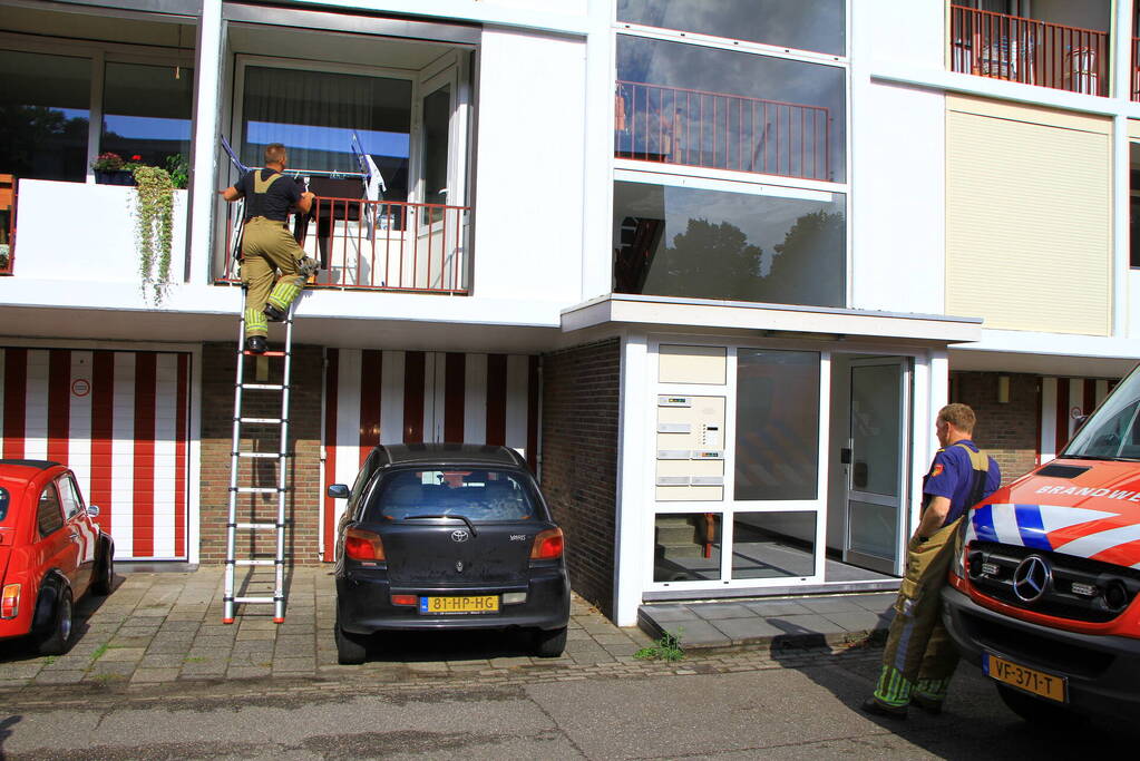 Brandweer doet onderzoek naar vreemde lucht