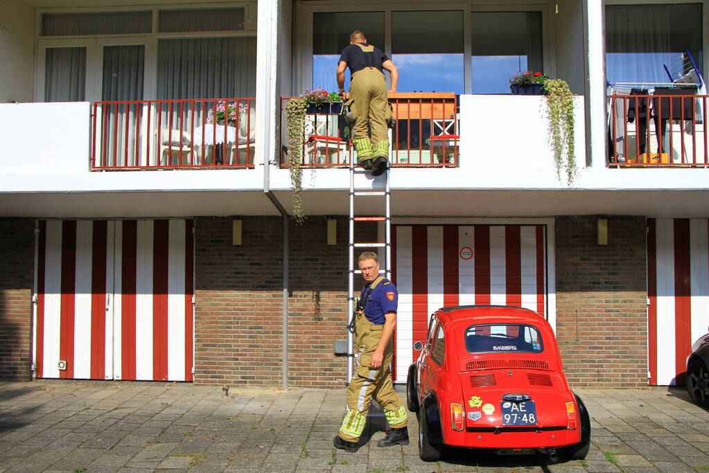 Brandweer doet onderzoek naar vreemde lucht
