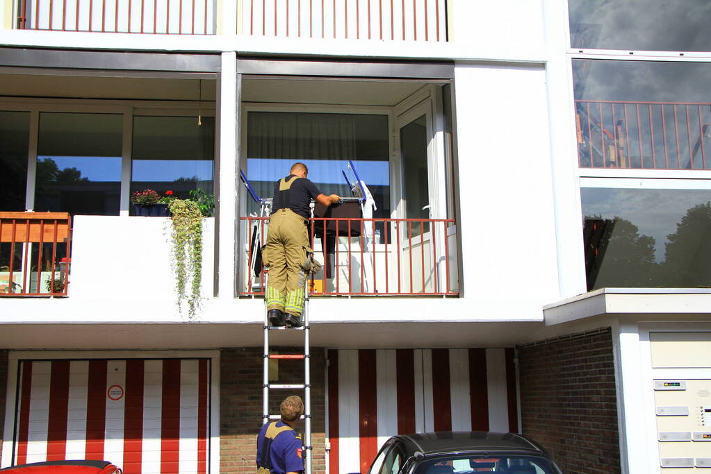 Brandweer doet onderzoek naar vreemde lucht