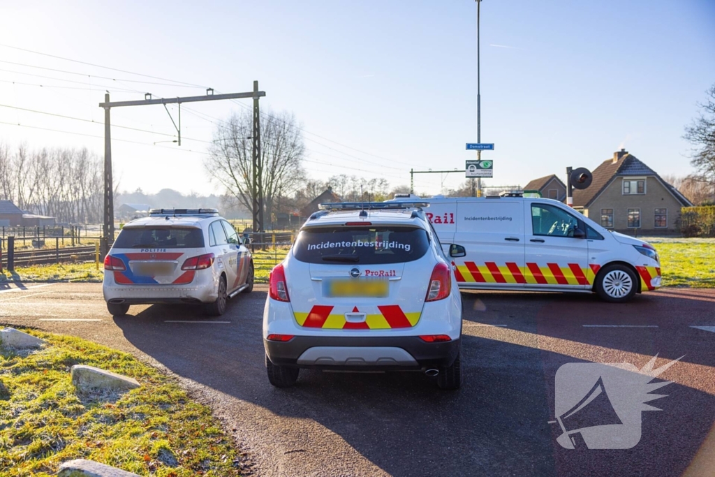 Trein rijdt bus doormidden