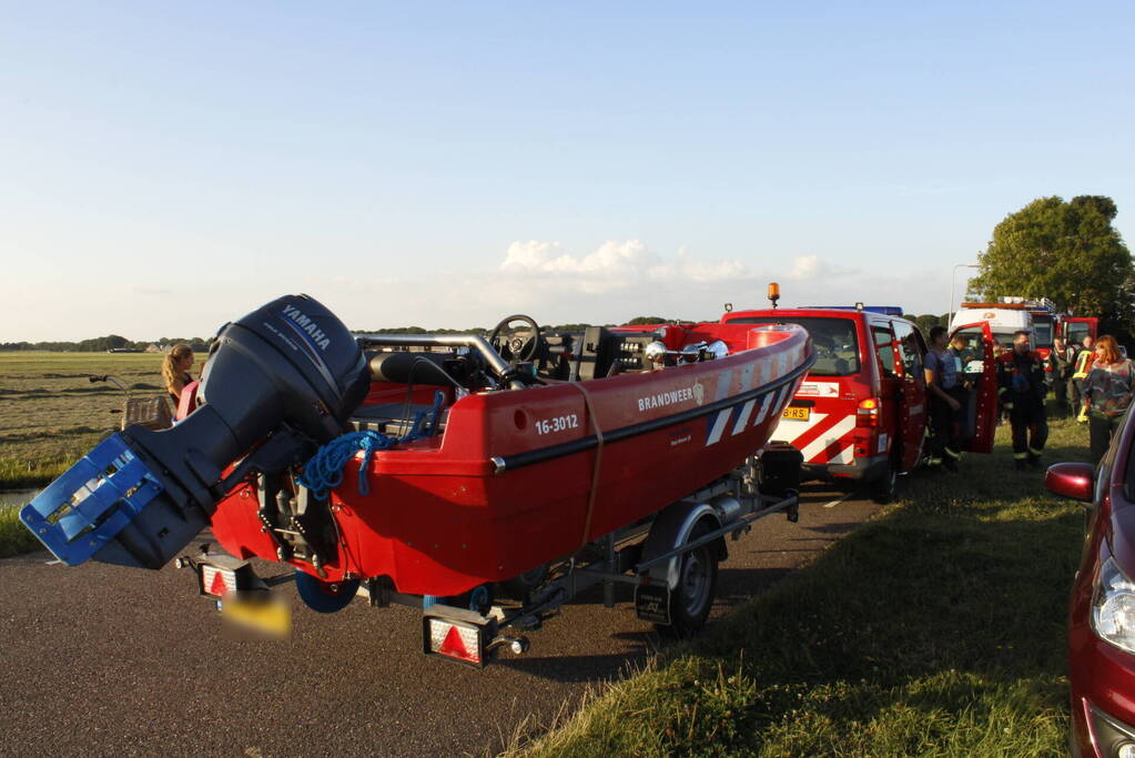 Brandweer redt vastzittende meerkoet