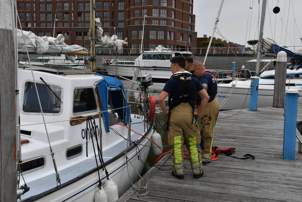 Brandweer inzet na zink gevaar schip