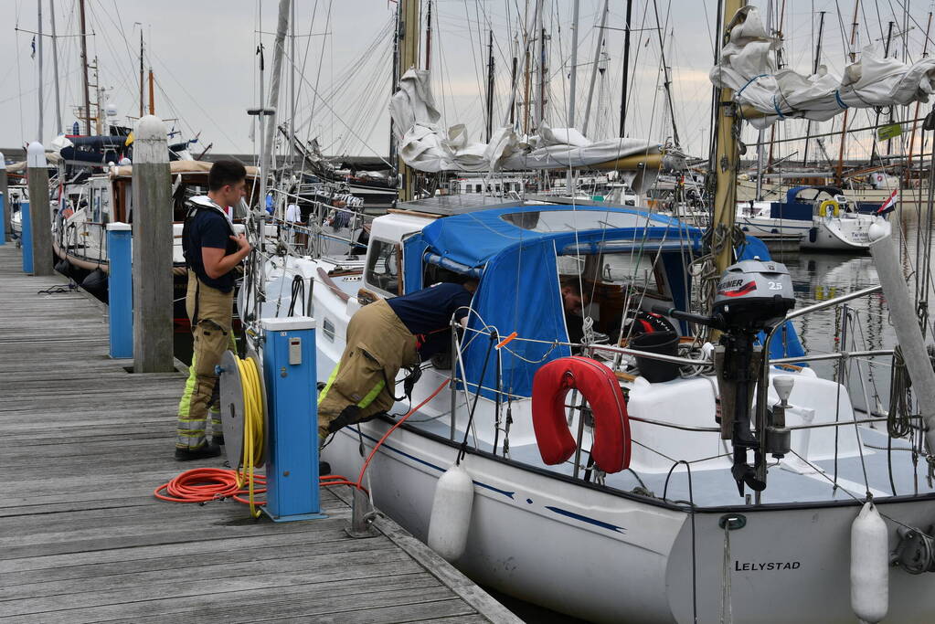 Brandweer inzet na zink gevaar schip