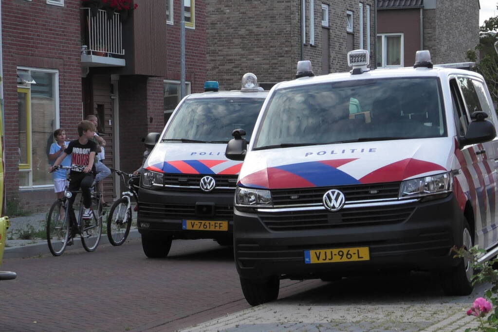 Straat afgezet na melding steekpartij