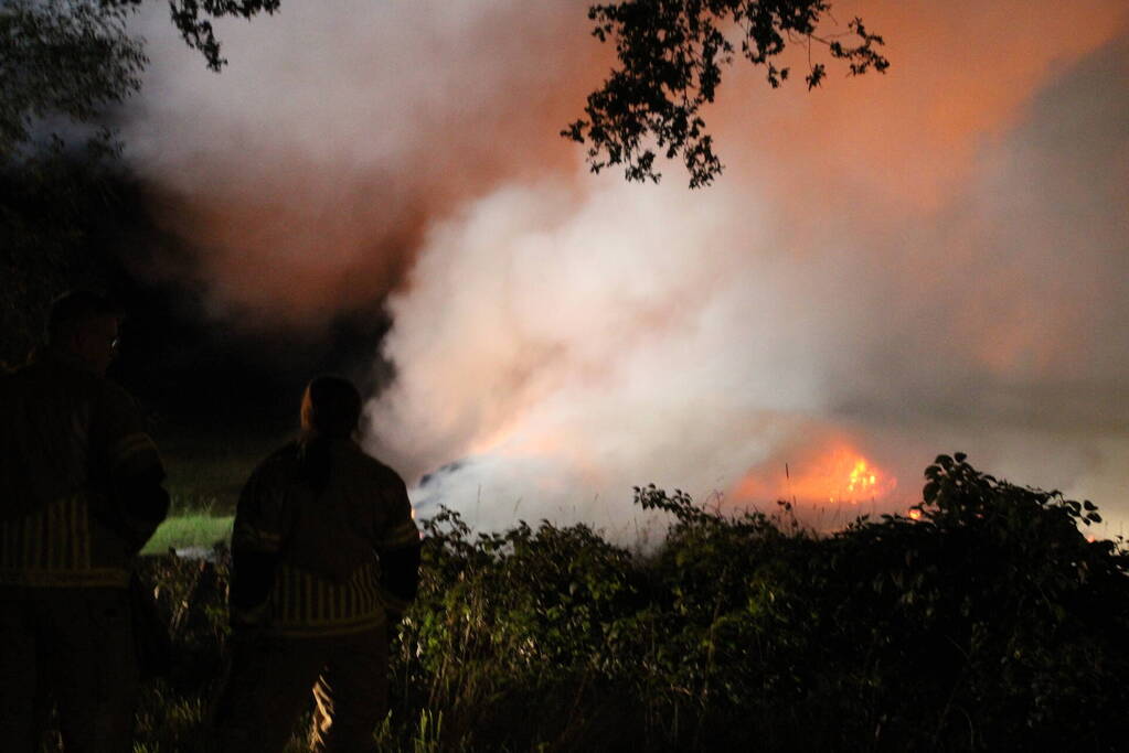 Hevige brand op akker