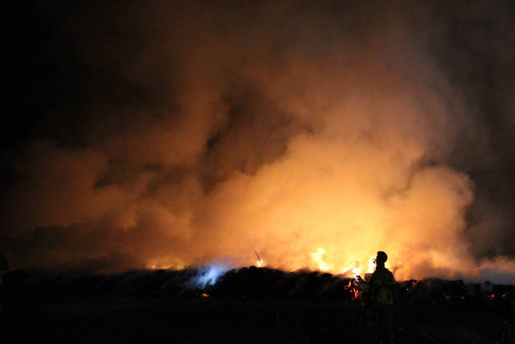 Hevige brand op akker