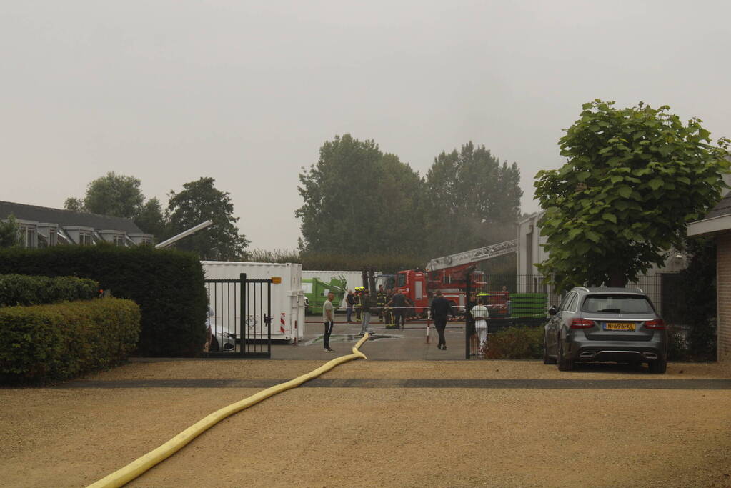 Veel rook bij brand in loods