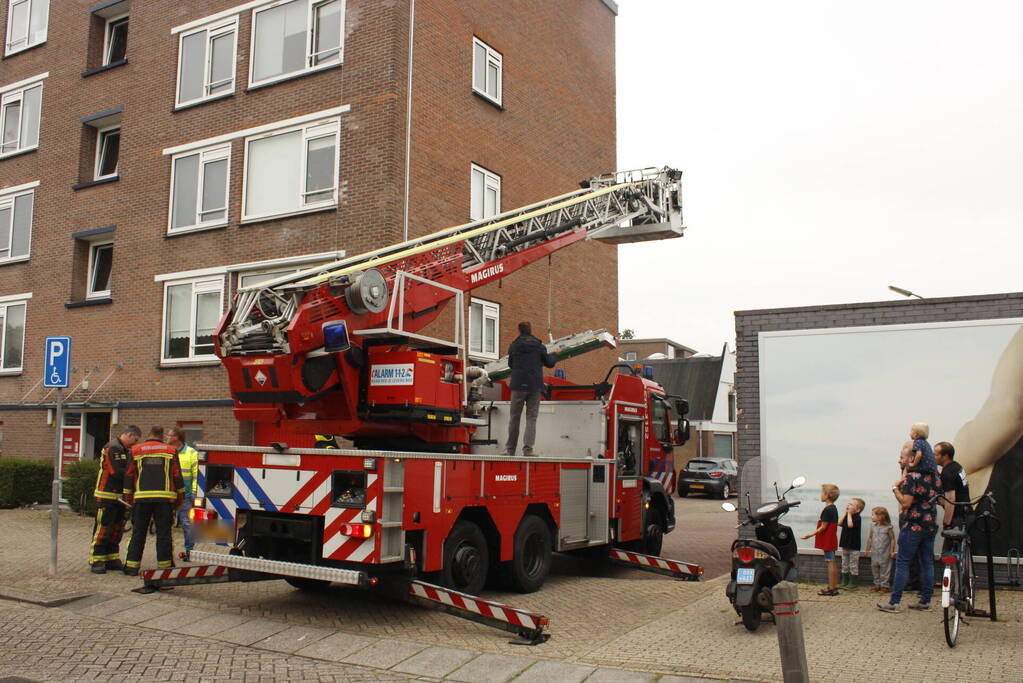 Traumahelikopter landt op speelveld