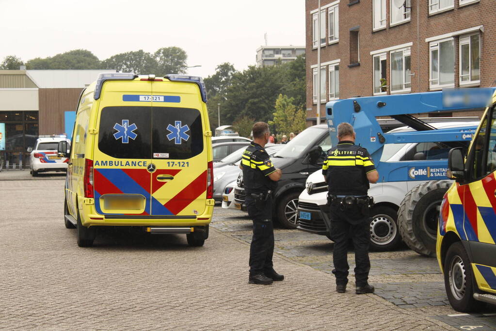 Traumahelikopter landt op speelveld