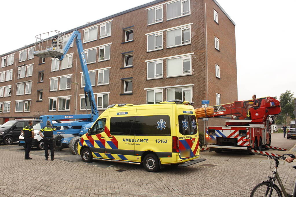 Traumahelikopter landt op speelveld