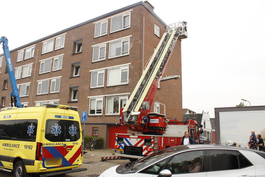 Traumahelikopter landt op speelveld