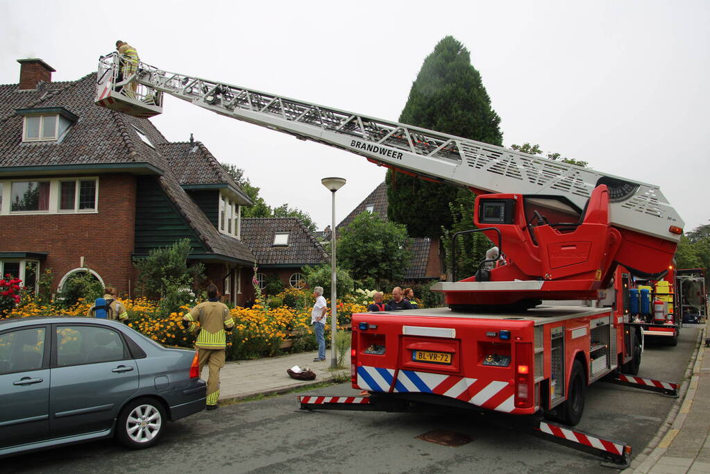 Brand in schoorsteen van woning