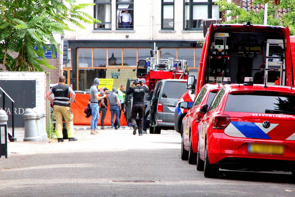 Straat afgezet voor verward persoon
