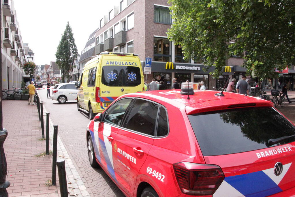 Straat afgezet voor verward persoon