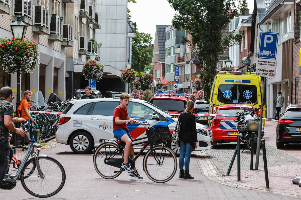 Straat afgezet voor verward persoon