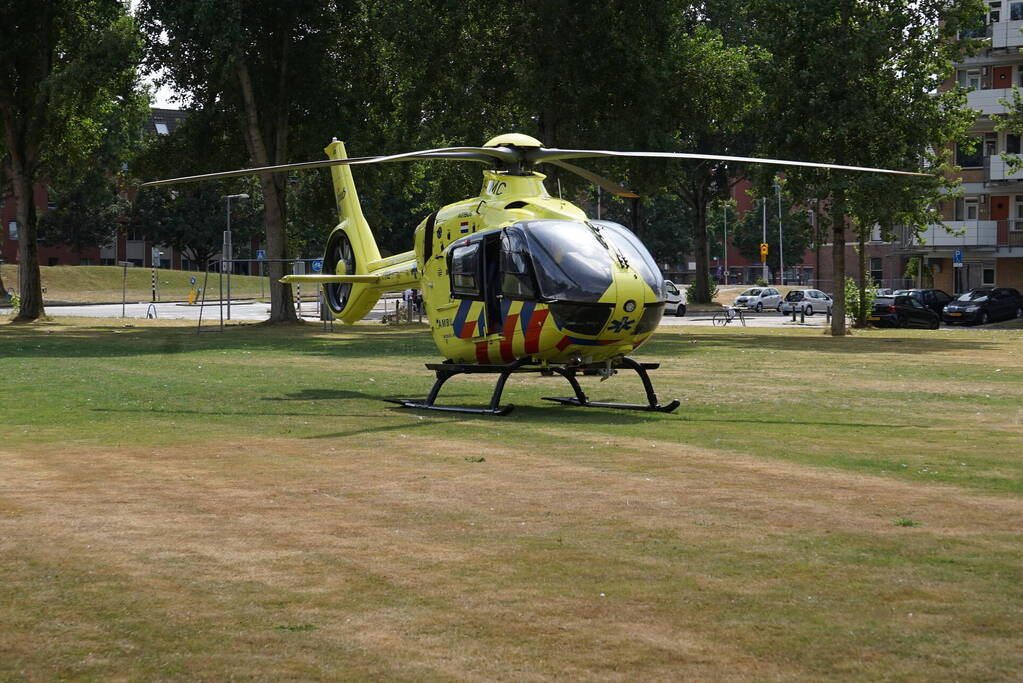 Persoon ernstig gewond na val van hoogte