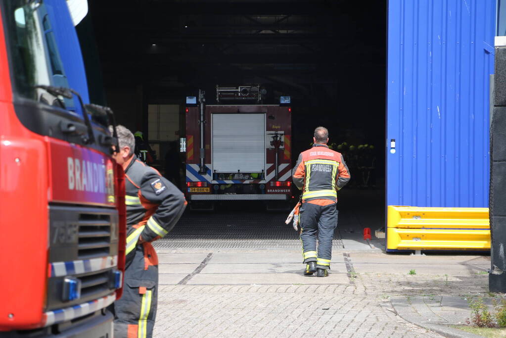 Brand in loods snel onder controle