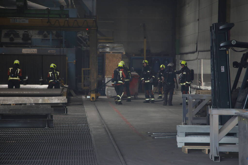 Brand in loods snel onder controle