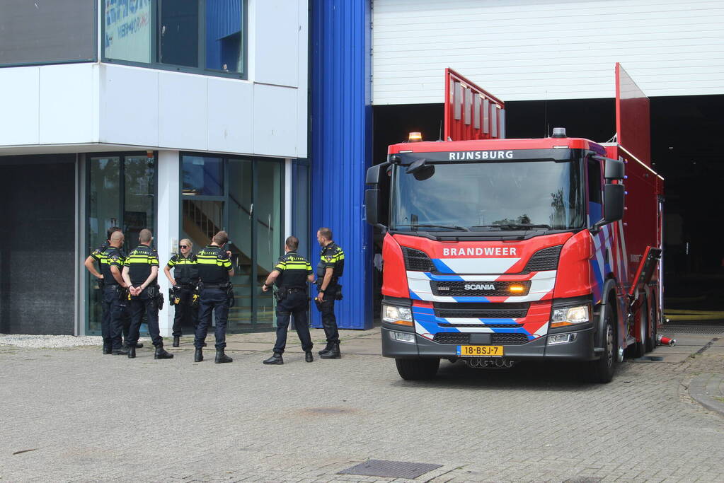 Brand in loods snel onder controle