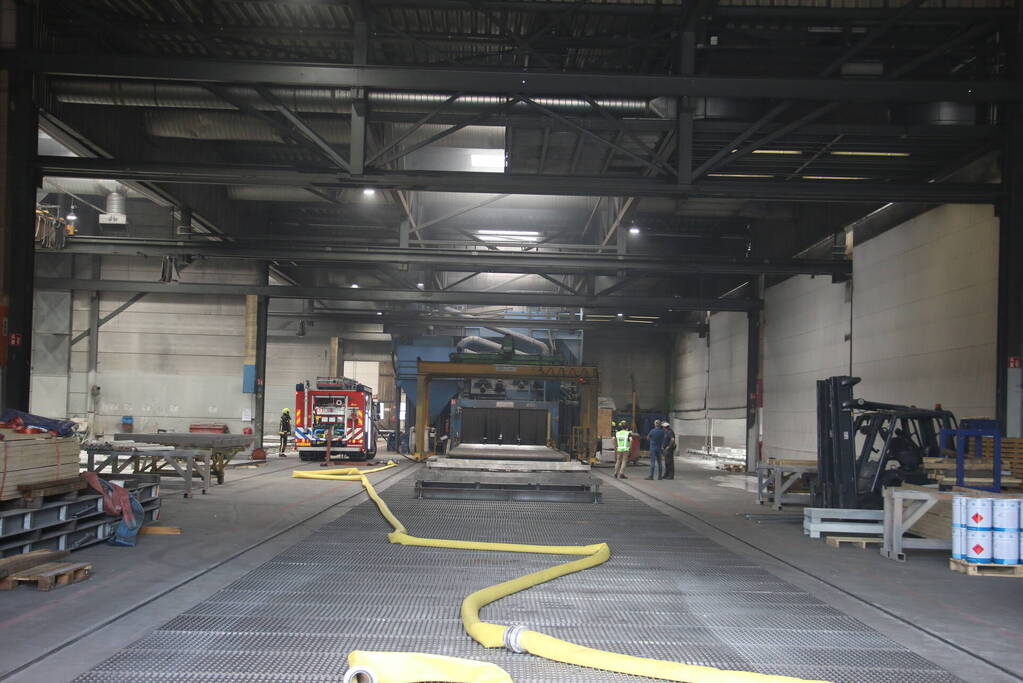 Brand in loods snel onder controle