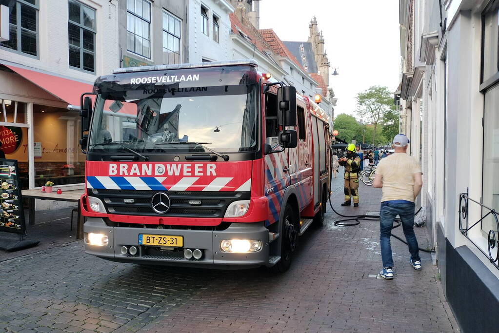 Brand in bosschage bij stadswoning