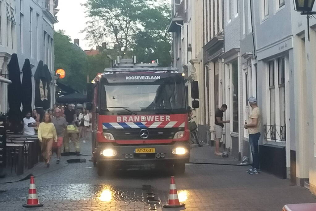 Brand in bosschage bij stadswoning