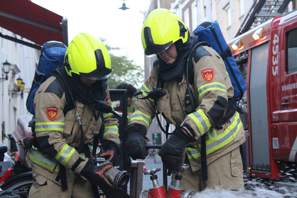 Brand in bosschage bij stadswoning