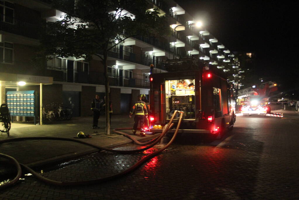 Grote uitslaande brand in appartementencomplex